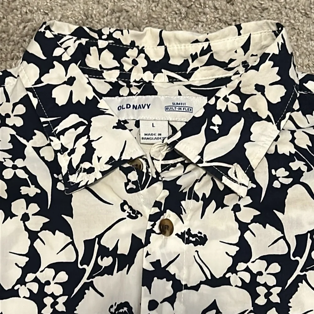 Navy blue floral button up - Picture 2 of 3